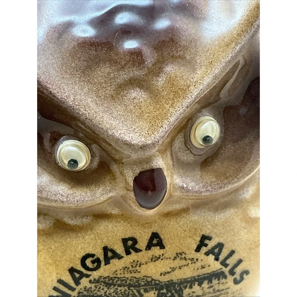 Vintage Niagara Falls Canada Souvenir Ceramic Salt & Pepper Shaker Set‎